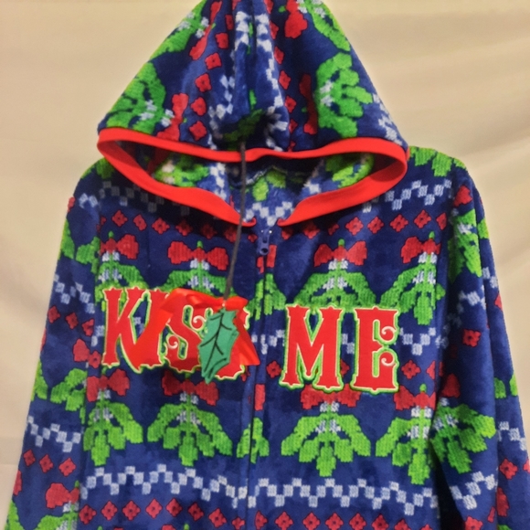 NWOT December 25th Christmas MIstletoe Kiss Me Unionsuit 1 piece fleece XL - Picture 3 of 6